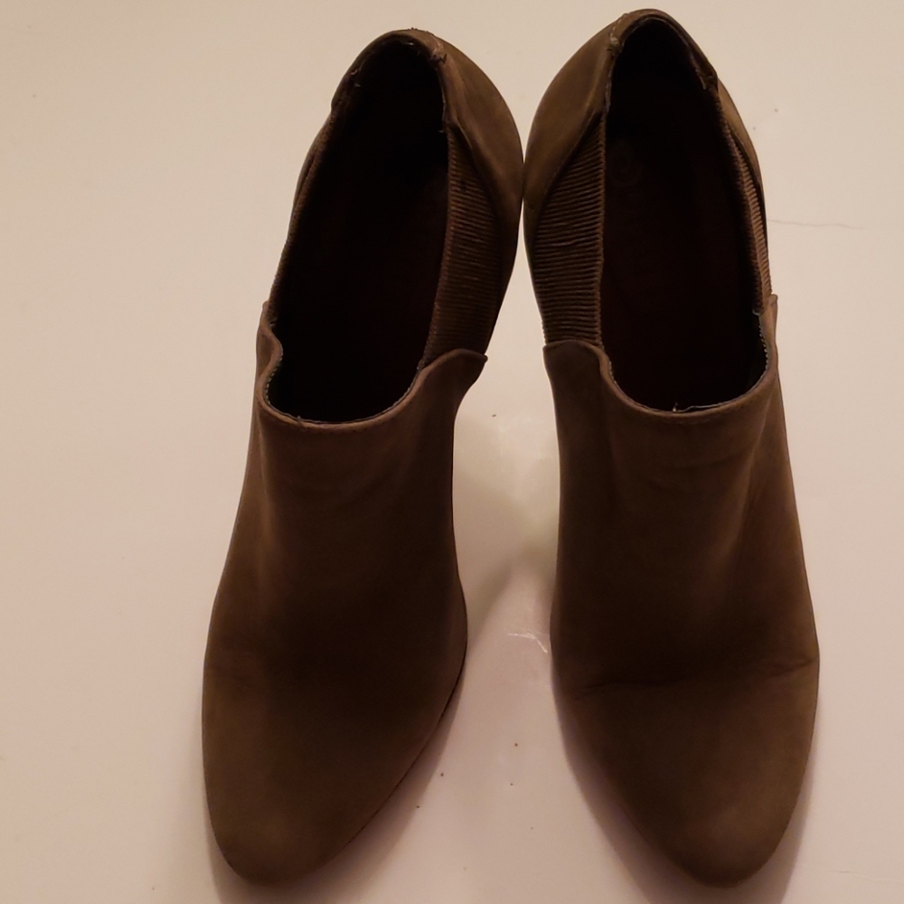 Schutz army green suede 4" heel